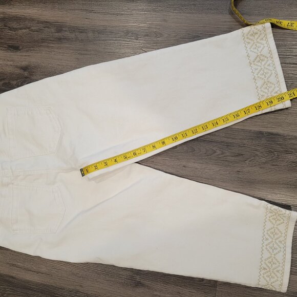 Gloria Vanderbilt All Around Slimming Effect Capri White Jean – Size 8 - NWT - Picture 12 of 12